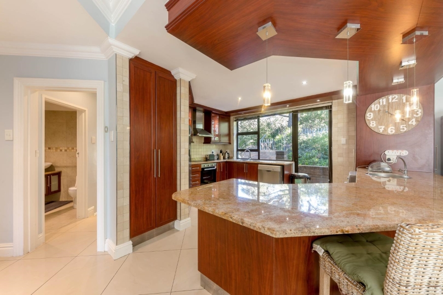 To Let 4 Bedroom Property for Rent in Tamboerskloof Western Cape